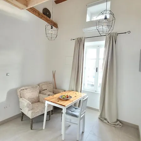 Neu Guesthouse-passion 公寓 *